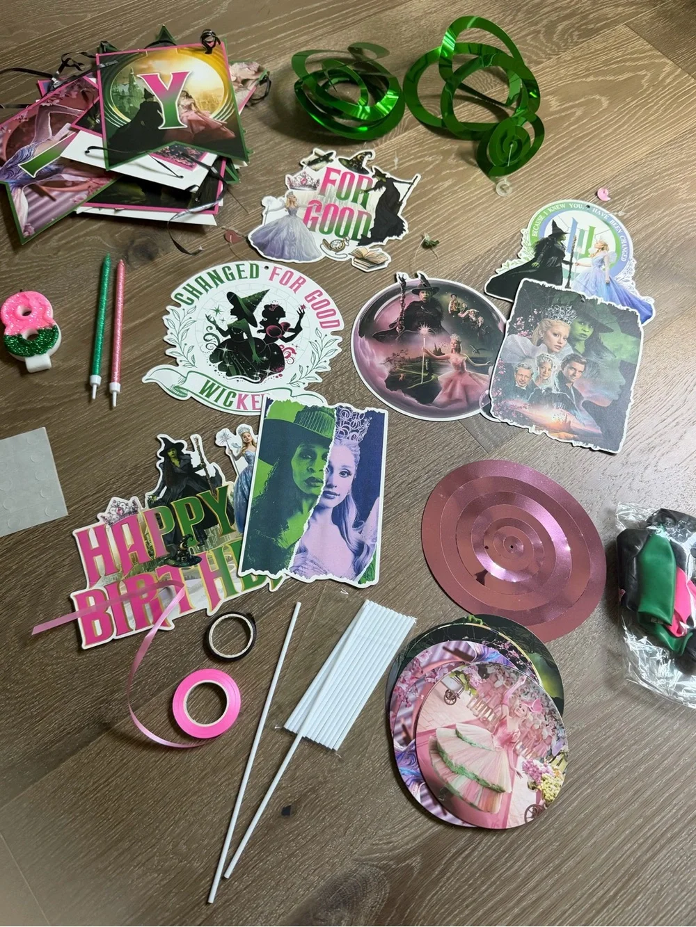 Wicked-Themed Party Decoration Kit - Pink & Green
